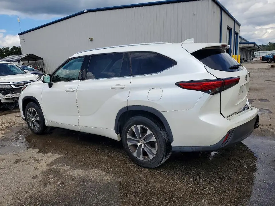 2020 TOYOTA HIGHLANDER XLE  