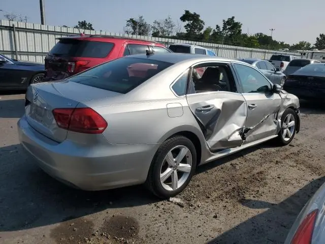 2013 VOLKSWAGEN PASSAT SE  