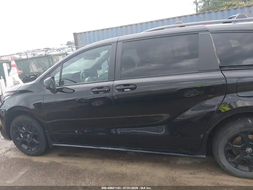 2025 TOYOTA SIENNA WOODLAND EDITION