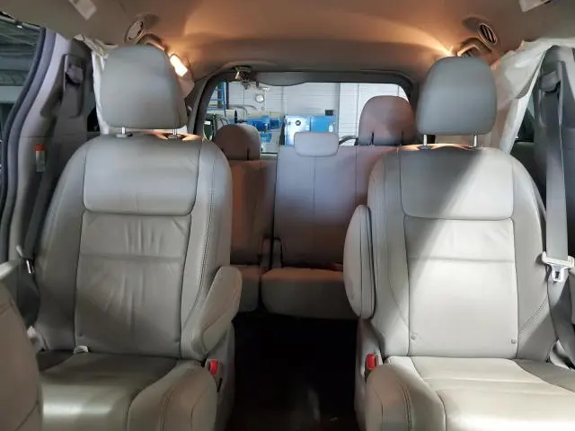 2018 TOYOTA SIENNA XLE  