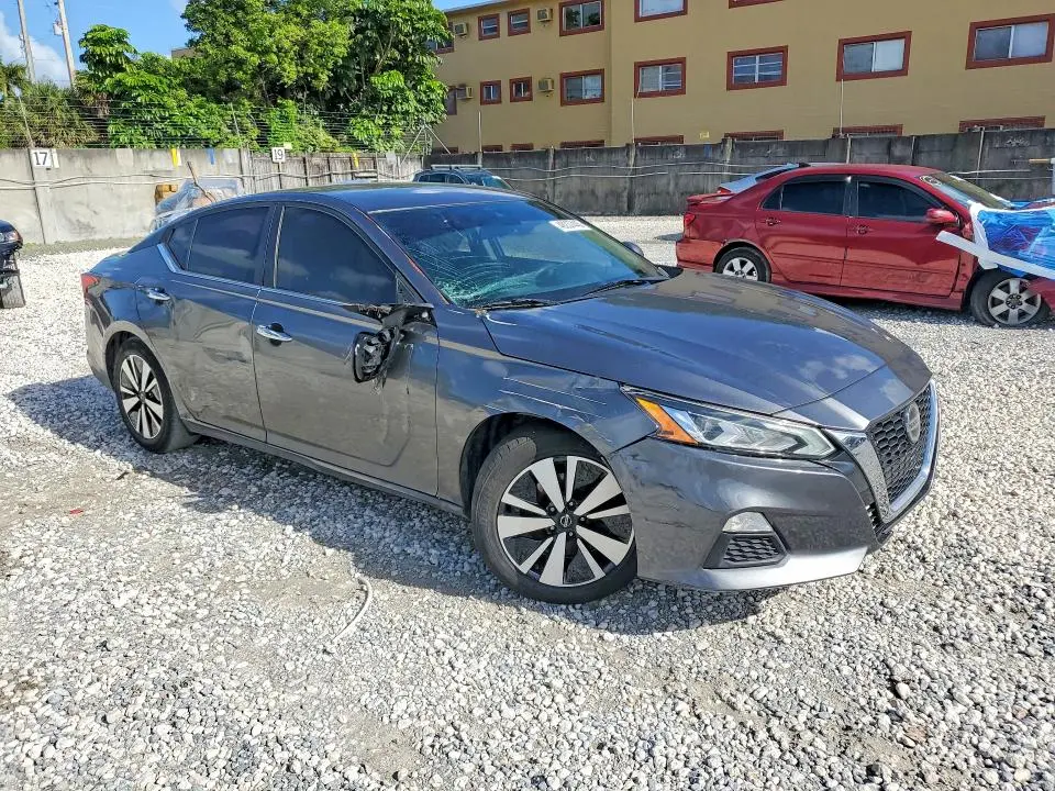 2022 NISSAN ALTIMA SV  