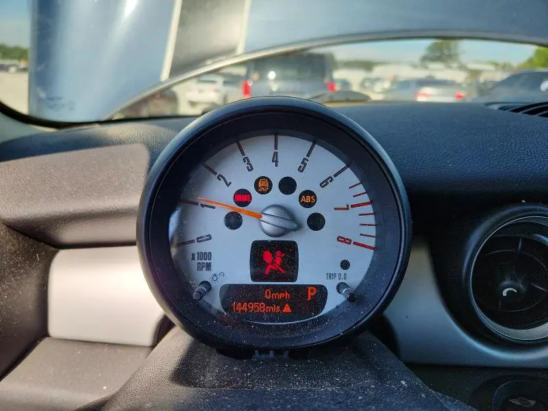 2011 MINI COOPER   