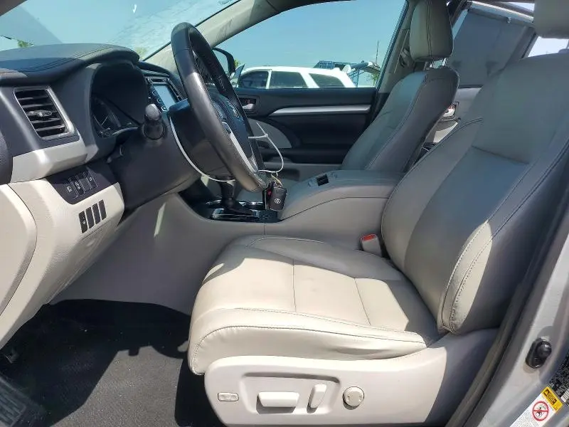 2019 TOYOTA HIGHLANDER XLE  