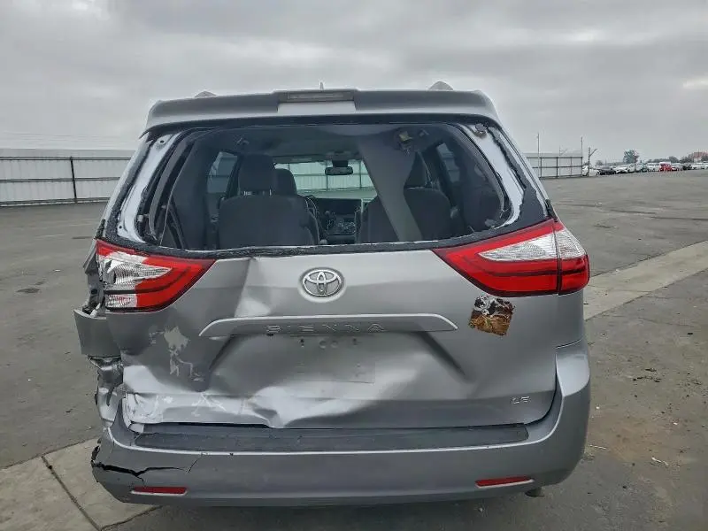 2018 TOYOTA SIENNA LE  