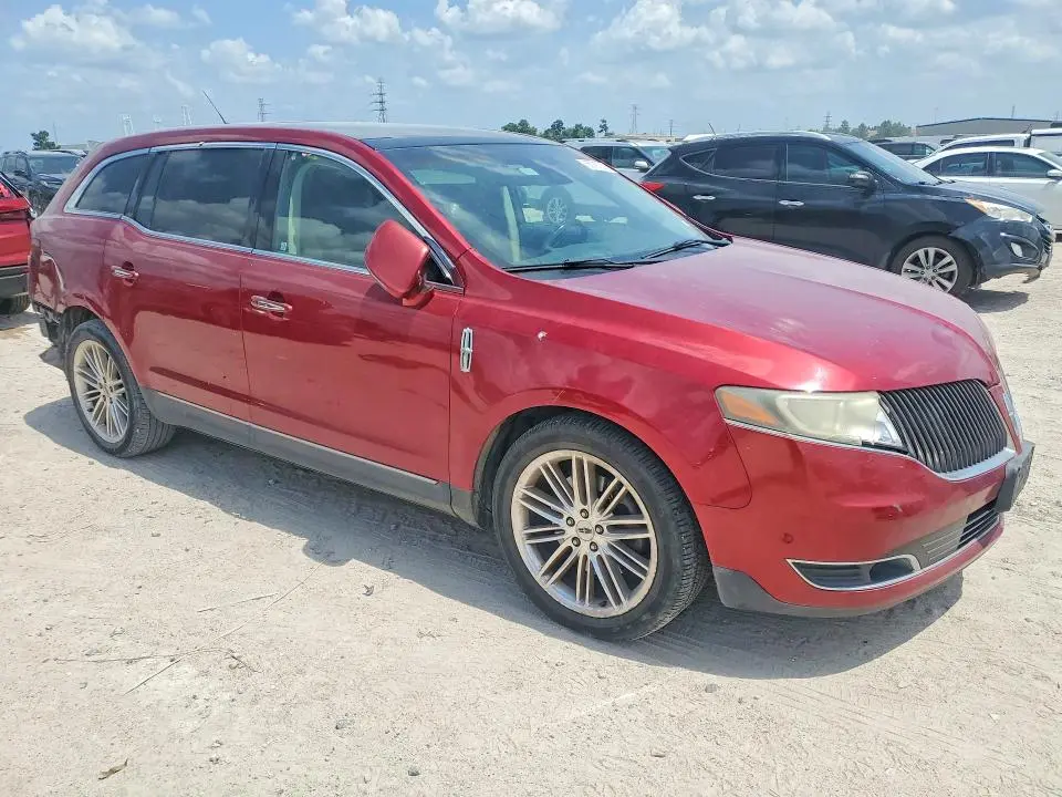2014 LINCOLN MKT   