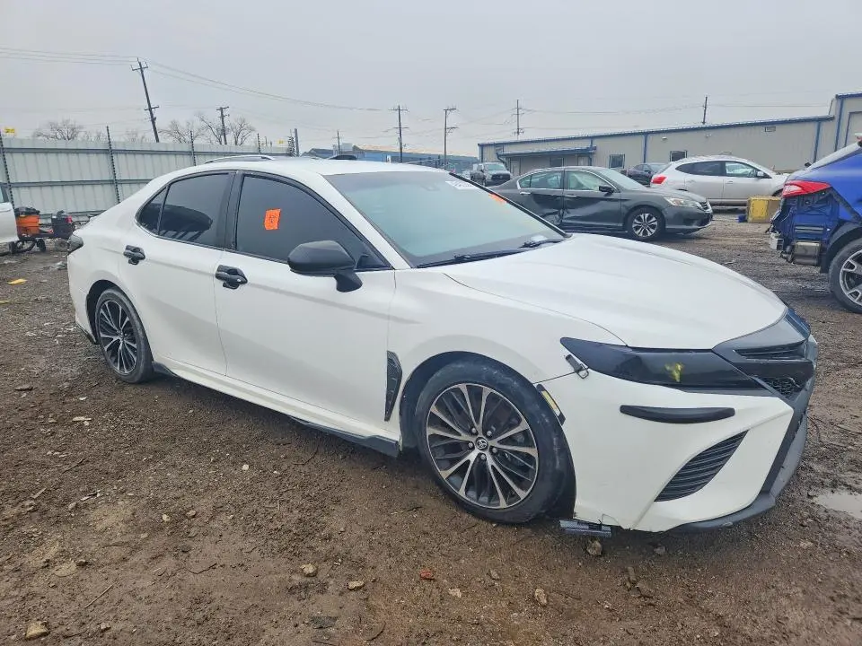 2018 TOYOTA CAMRY SE  