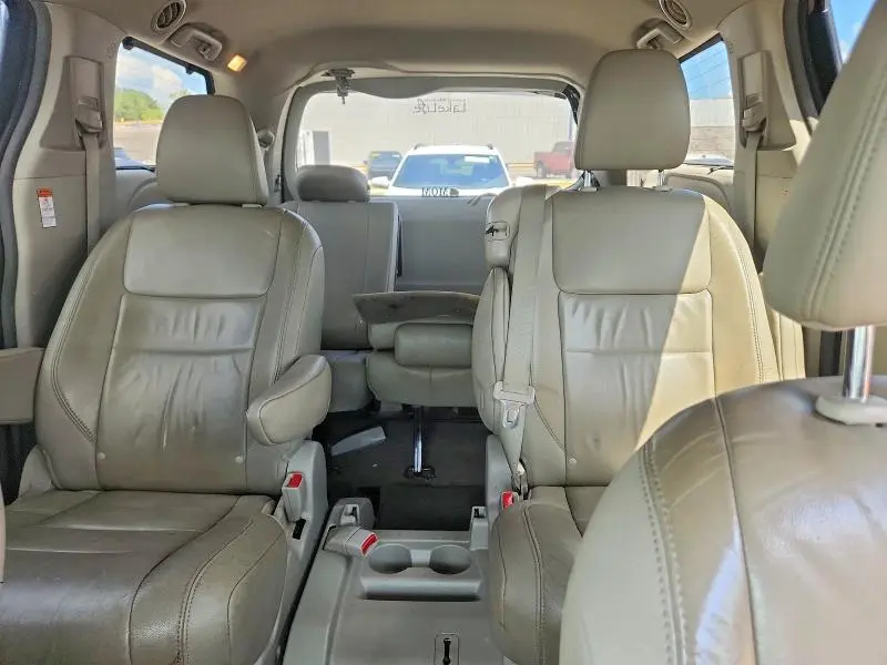 2015 TOYOTA SIENNA XLE 8-PASSENGER  