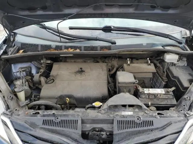2014 TOYOTA SIENNA LE  