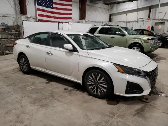 2023 NISSAN ALTIMA SV  