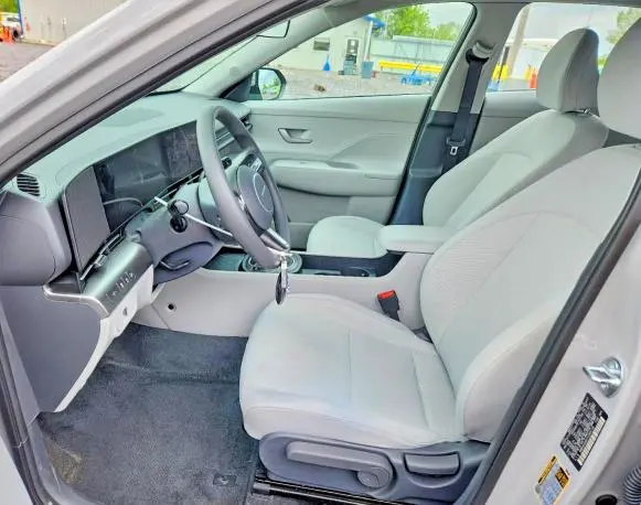 2026 HYUNDAI KONA SE  