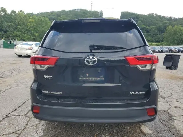 2017 TOYOTA HIGHLANDER SE  