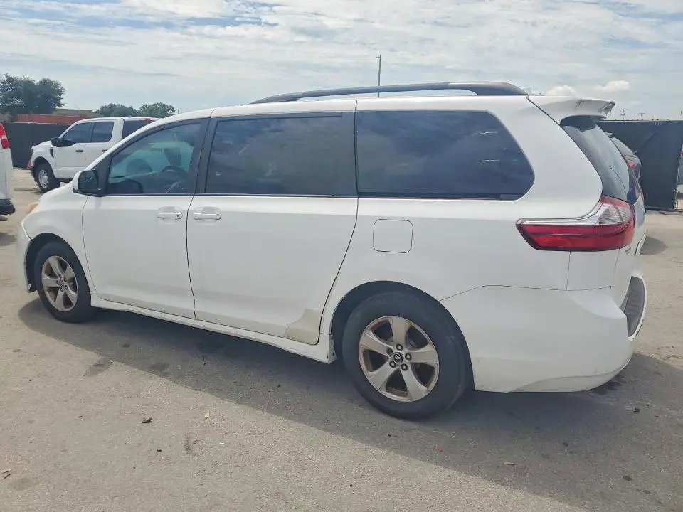 2020 TOYOTA SIENNA LE  