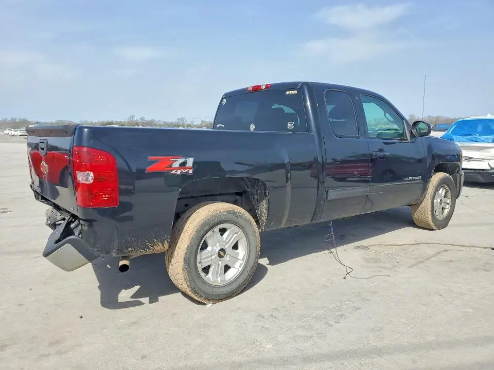 2011 CHEVROLET SILVERADO K1500 LT  