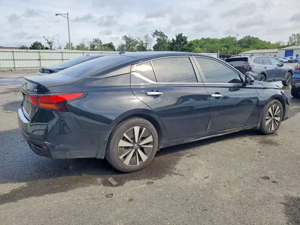 2021 NISSAN ALTIMA SV  