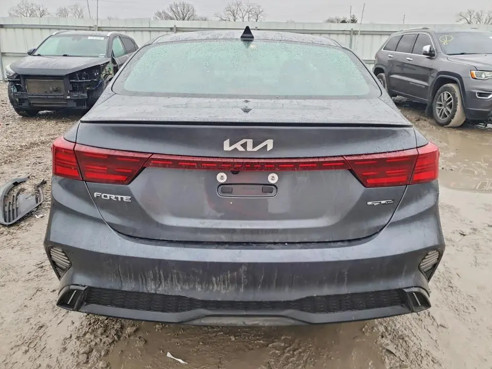 2024 KIA FORTE GT LINE  