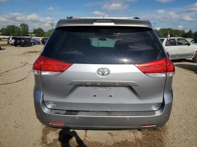 2012 TOYOTA SIENNA XLE  