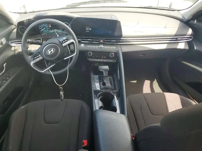 2024 HYUNDAI ELANTRA   