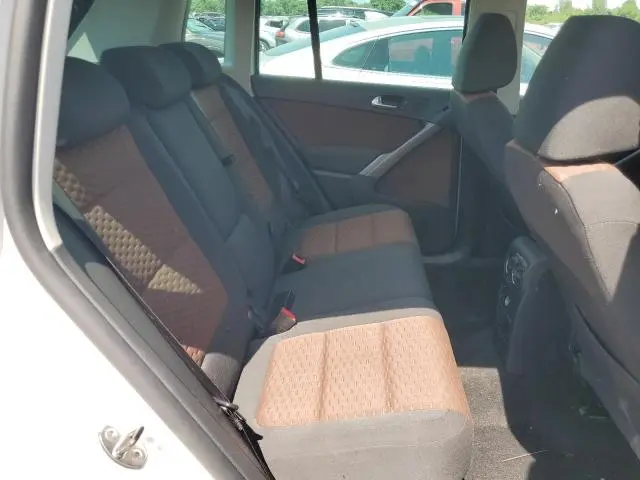 2010 VOLKSWAGEN TIGUAN SE  