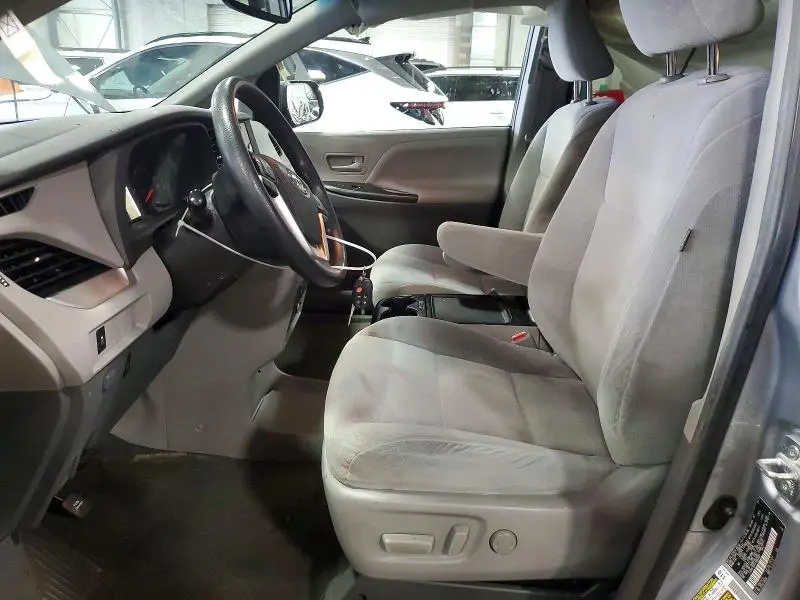 2015 TOYOTA SIENNA LE  