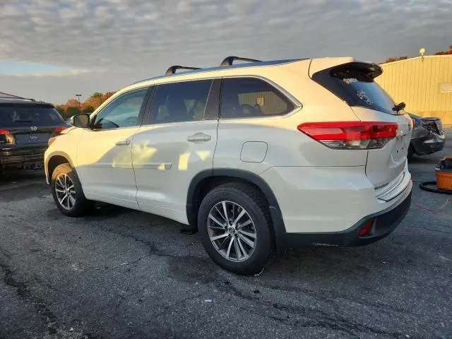 2017 TOYOTA HIGHLANDER SE  