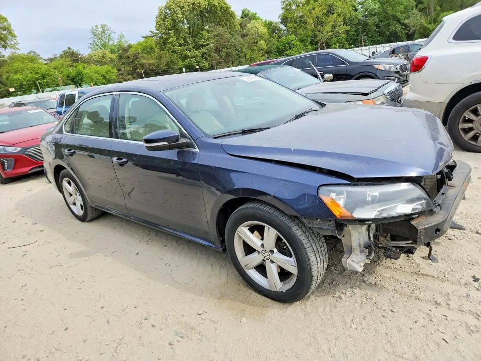 2013 VOLKSWAGEN PASSAT SE  