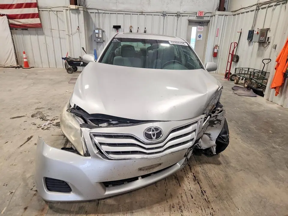 2011 TOYOTA CAMRY LE V6  