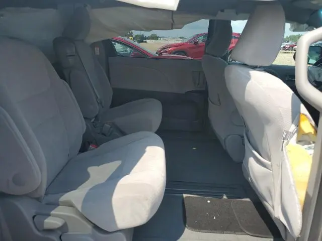 2015 TOYOTA SIENNA LE  