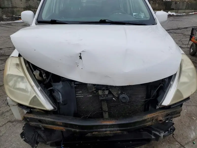 2011 NISSAN VERSA 1.8 S  