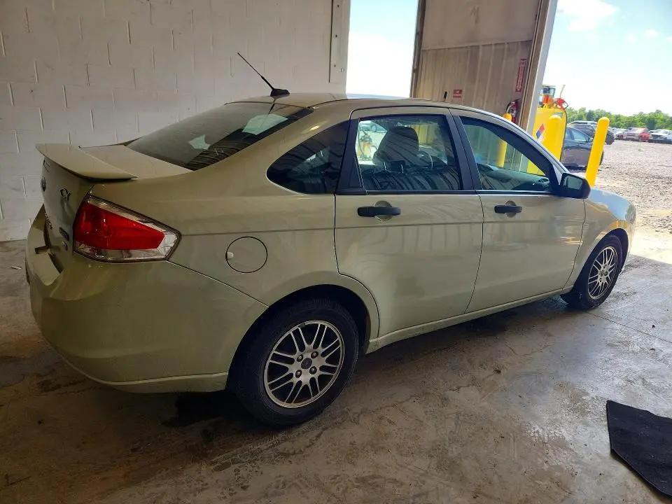 2010 FORD FOCUS SE  