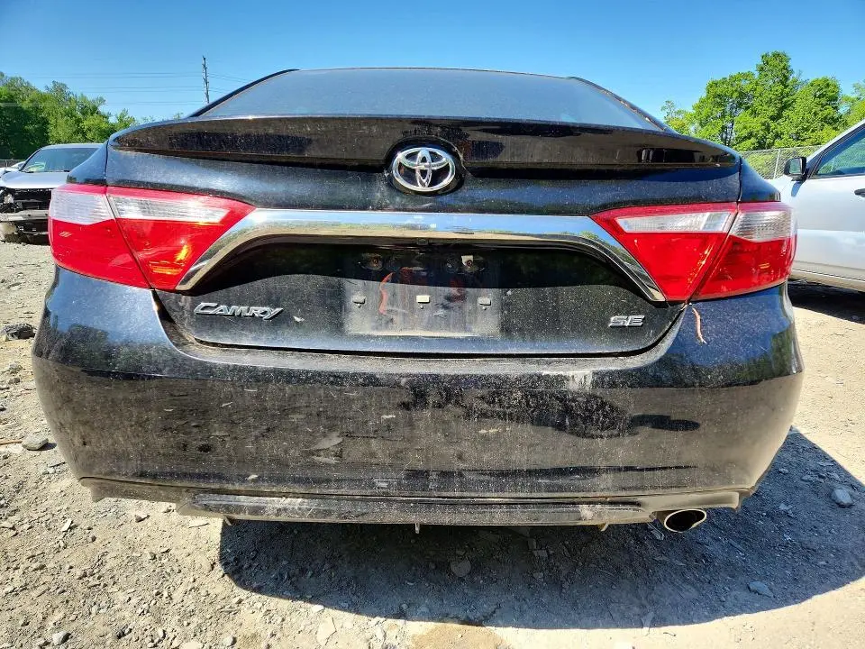 2015 TOYOTA CAMRY SE  