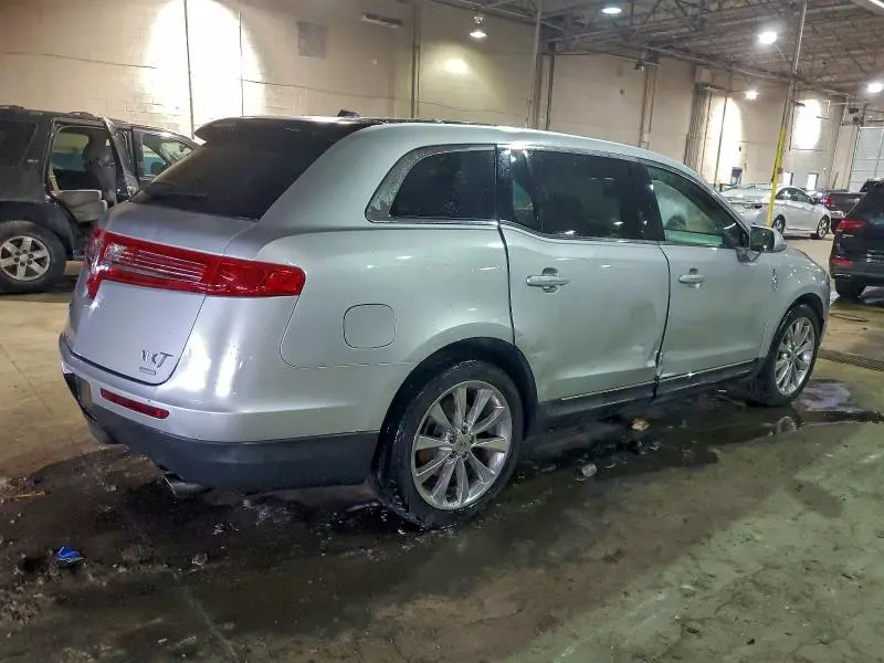 2011 LINCOLN MKT   