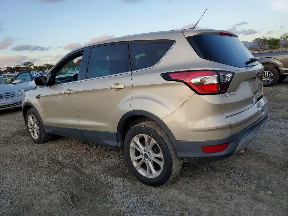 2017 FORD ESCAPE SE  