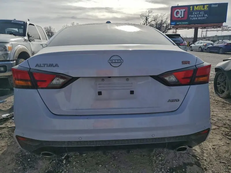 2024 NISSAN ALTIMA SR  