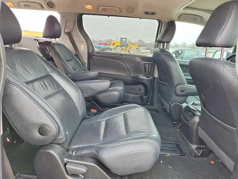 2017 TOYOTA SIENNA   