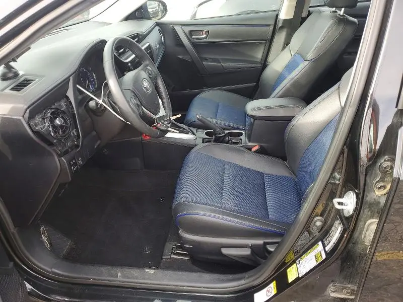 2017 TOYOTA COROLLA SE  