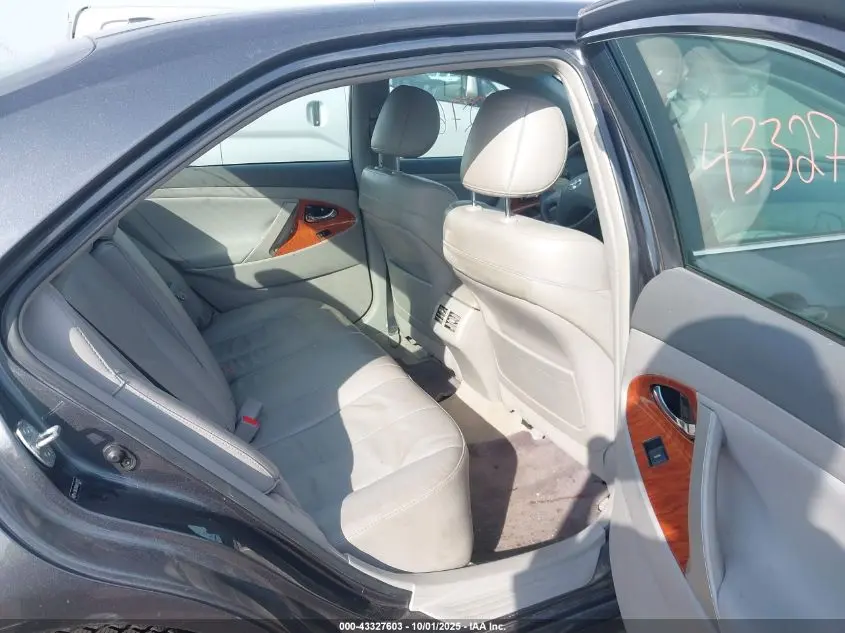 2010 TOYOTA CAMRY XLE V6