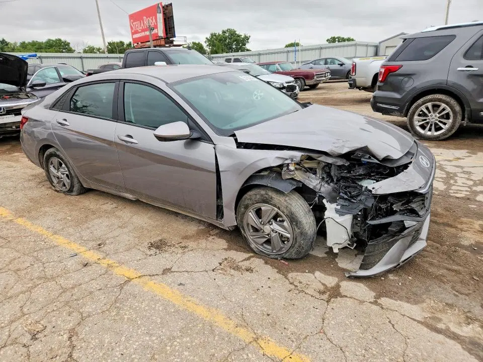 2024 HYUNDAI ELANTRA SE  