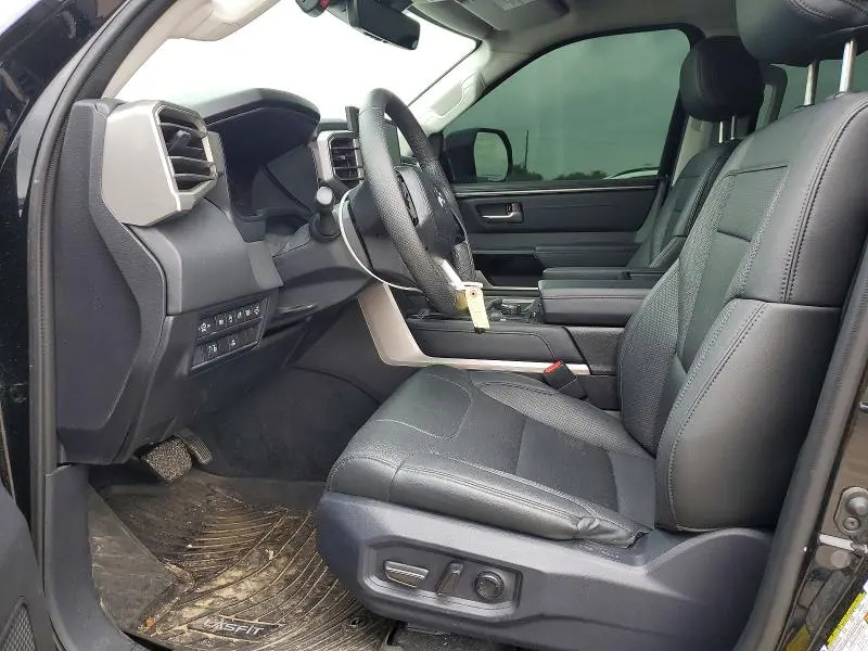 2024 TOYOTA TUNDRA CREWMAX LIMITED  