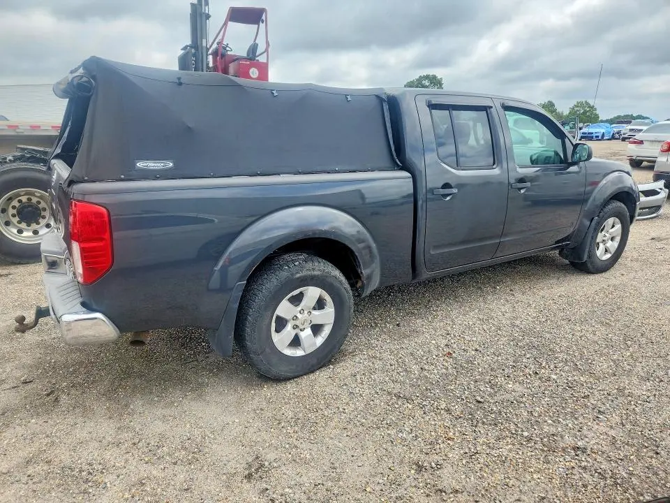 2010 NISSAN FRONTIER CREW CAB XE  