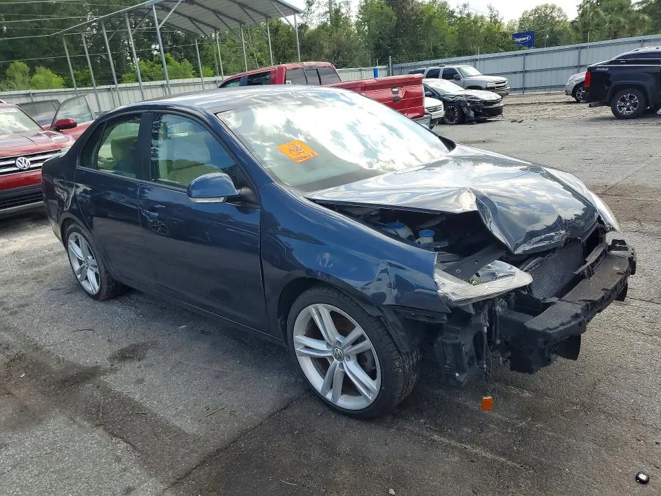 2010 VOLKSWAGEN JETTA LIMITED  