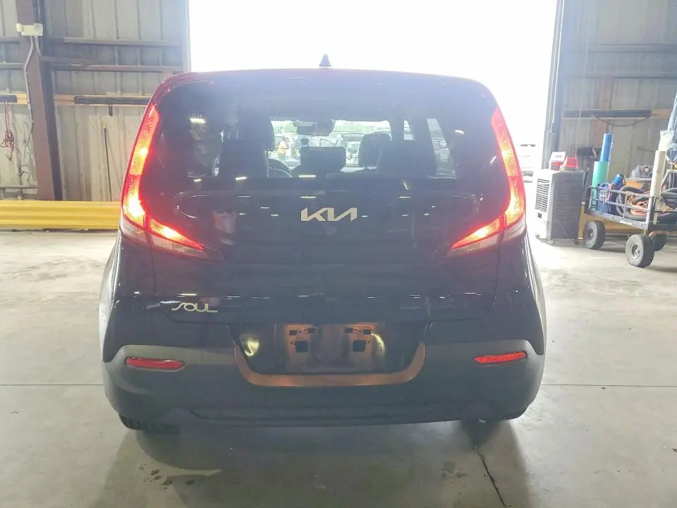 2022 KIA SOUL LX  