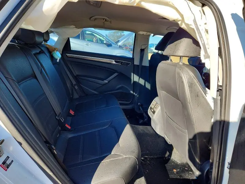 2017 VOLKSWAGEN PASSAT SE  