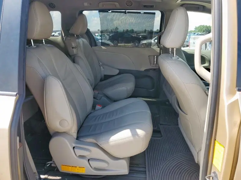 2012 TOYOTA SIENNA XLE  