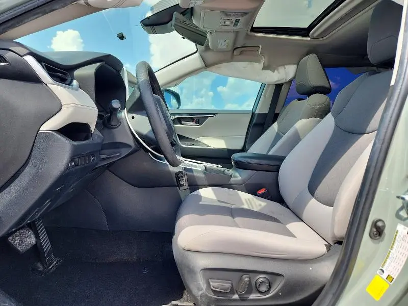2023 TOYOTA RAV4 XLE  