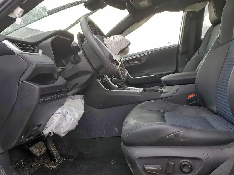 2025 TOYOTA RAV4 XSE  