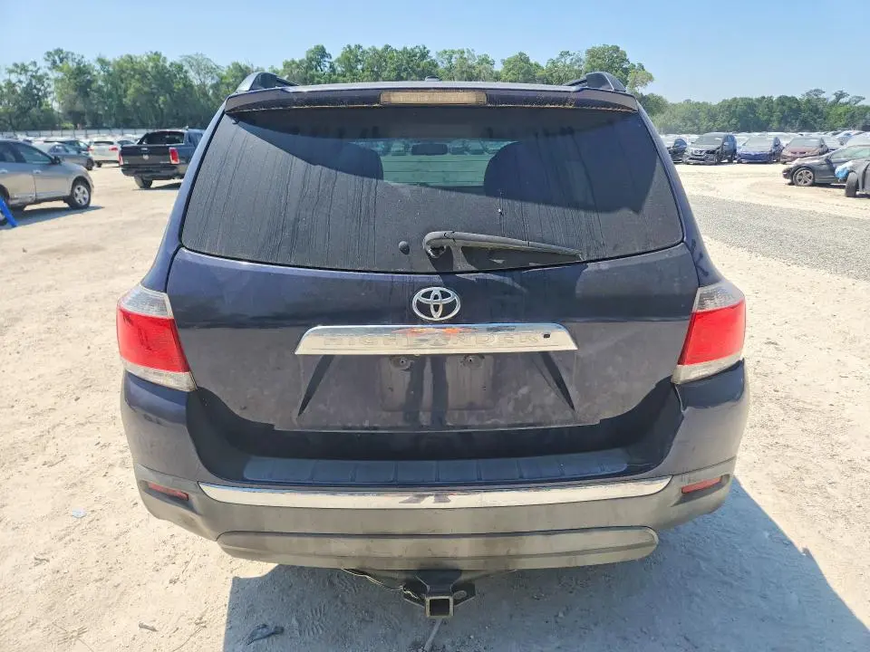 2012 TOYOTA HIGHLANDER SE  