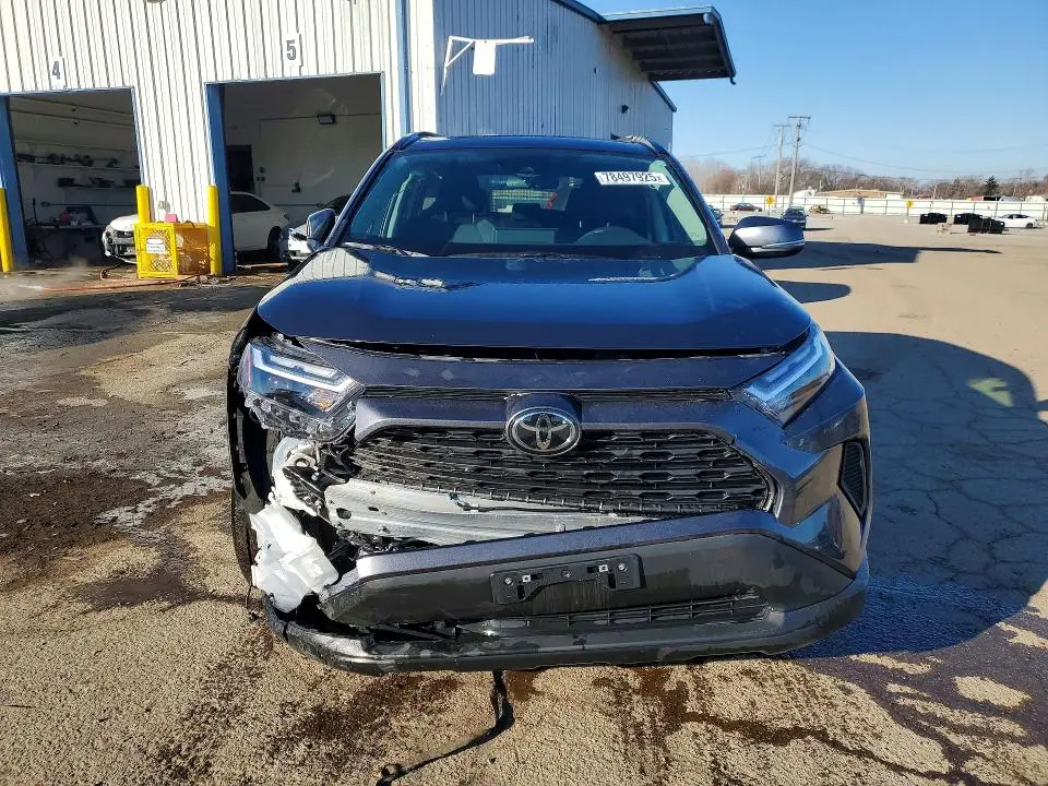 2025 TOYOTA RAV4 XLE  
