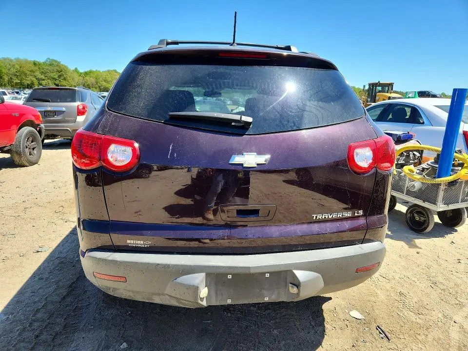 2010 CHEVROLET TRAVERSE LS  
