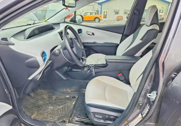 2019 TOYOTA PRIUS XLE  