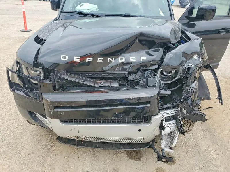 2024 LAND ROVER DEFENDER 130 S  